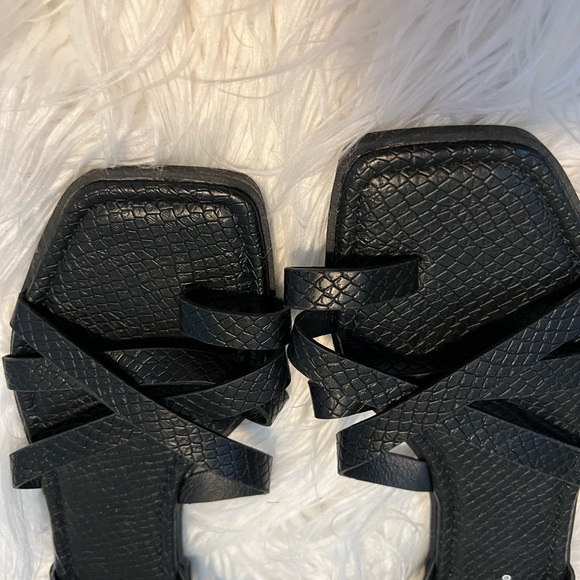 Never worn - Picture 2 of 3